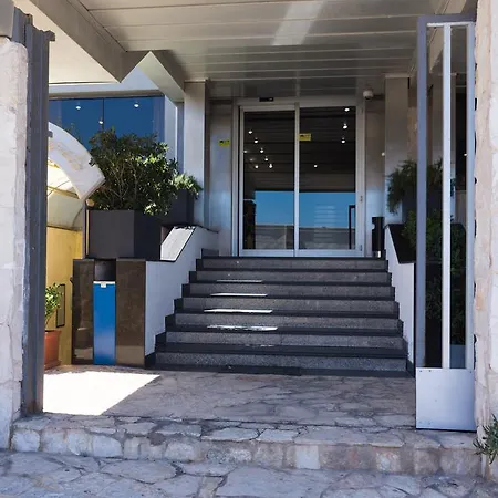 Hotel 7 Mari Bari